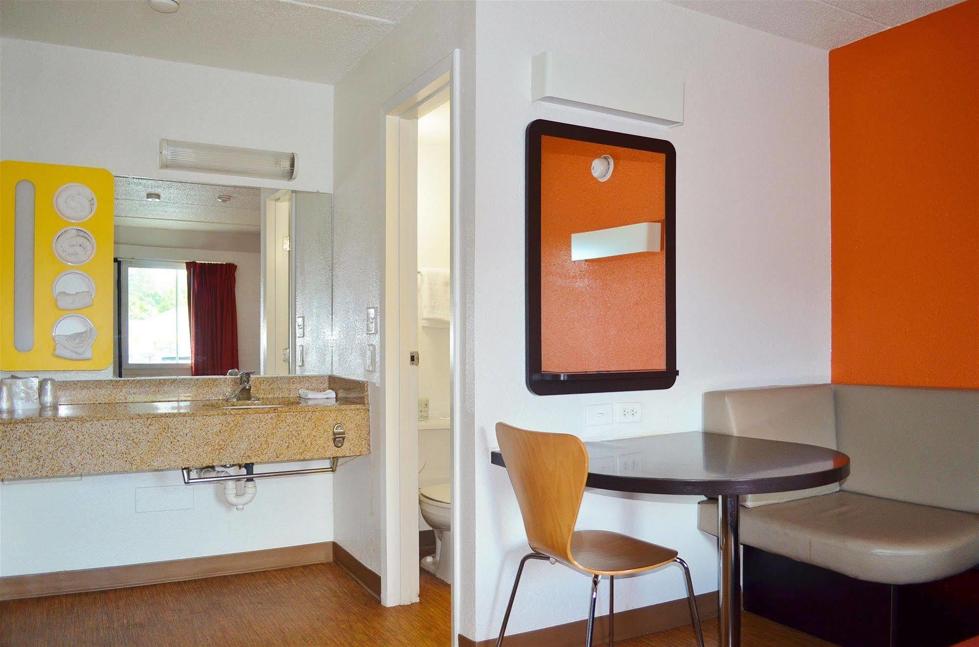 Motel 6 Boston South - בריינטרי מראה חיצוני תמונה